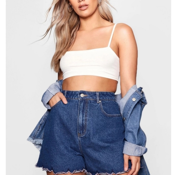 Boo Hoo Womens Scallop Hem Jean Shorts Size 16 - Picture 2 of 12